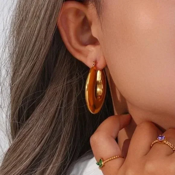 NEW HOLLOW HOOP 18K GOLD EARRINGS, NICE EARRINGS, CUTE EARRINGS - Picture 3 of 7